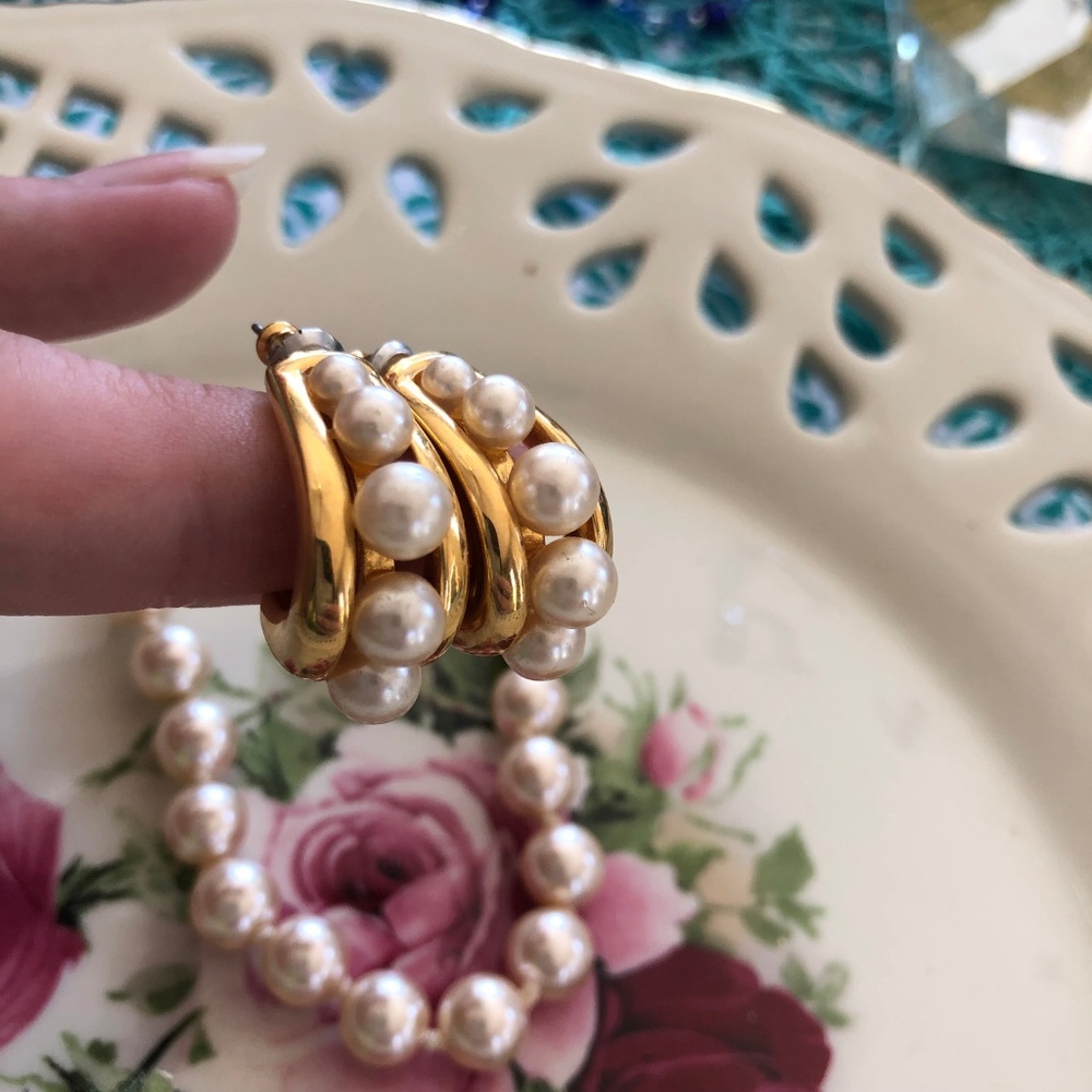 Gold Tone and Glass Pearl Bracelet/Earring Set - Picture 2 of 4